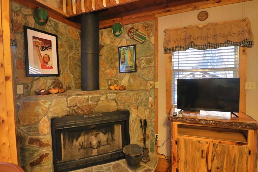 Oktoberfest Themed Cabin In Woods Stream #14 Хелен Экстерьер фото
