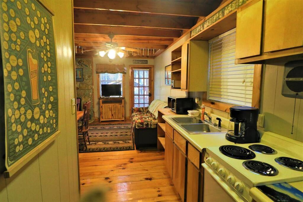 Oktoberfest Themed Cabin In Woods Stream #14 Хелен Экстерьер фото